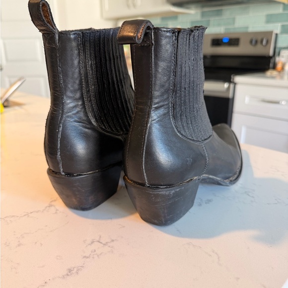 Frye Black Leather Western Chelsea Ankle Boots - Picture 4 of 5